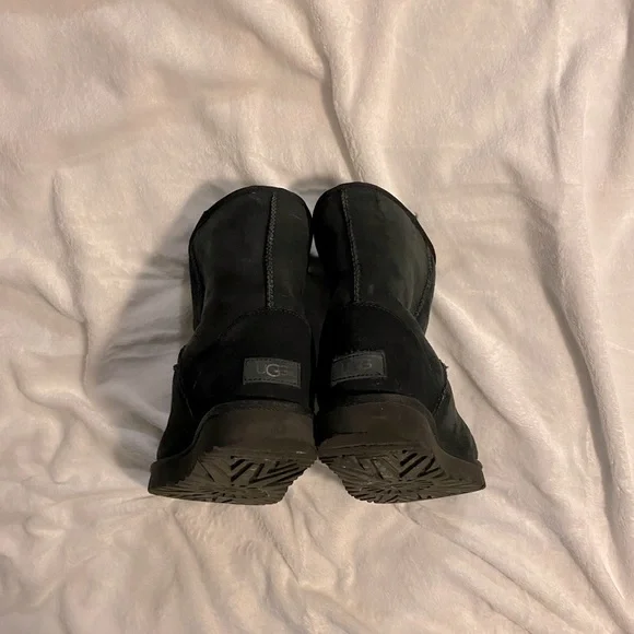 UGG Women’s Classic Short II Boots Size 8 Black - Picture 11 of 11